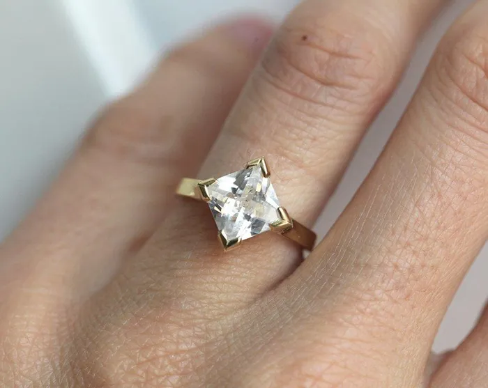 Rings capucinne Princess Moissanite Ring Modern Moissanite Ring